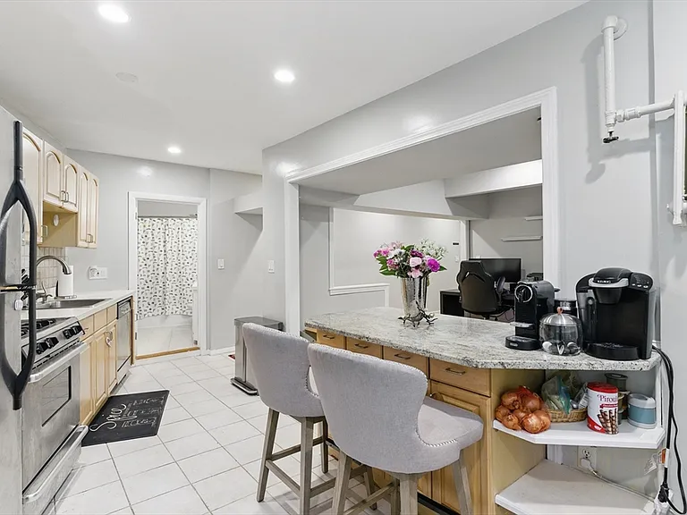 240 Brattle St #1 — Photo 8