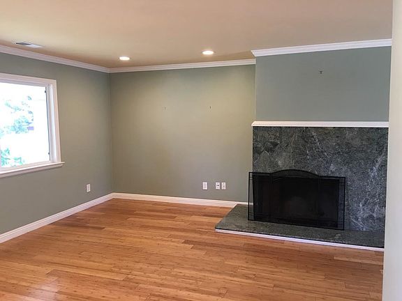 5th image of 1081 Beech St