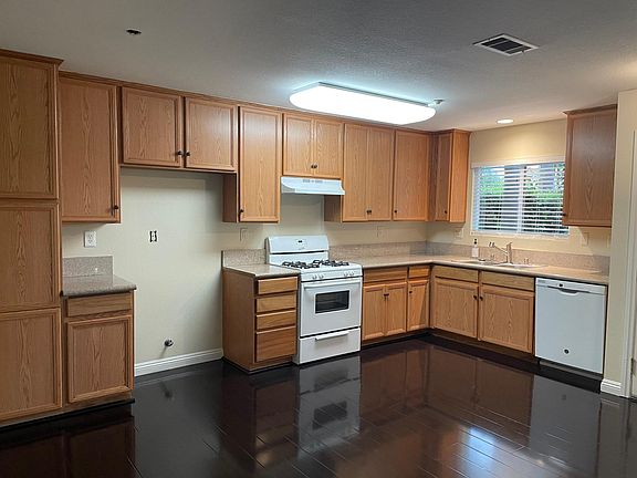 2nd image of 2020 S Euclid Ave #1-24