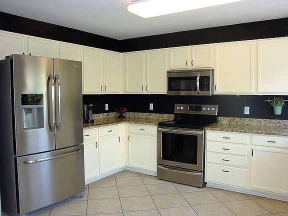 3rd image of 5501 Spruce Ave