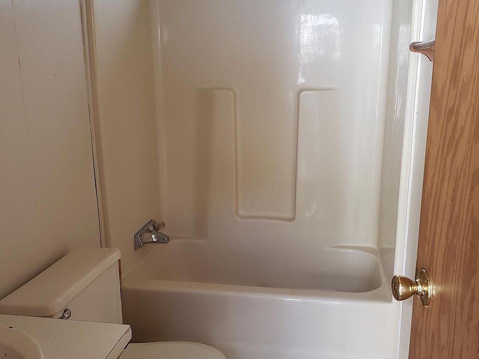 2nd image of 2480 Laura Dr