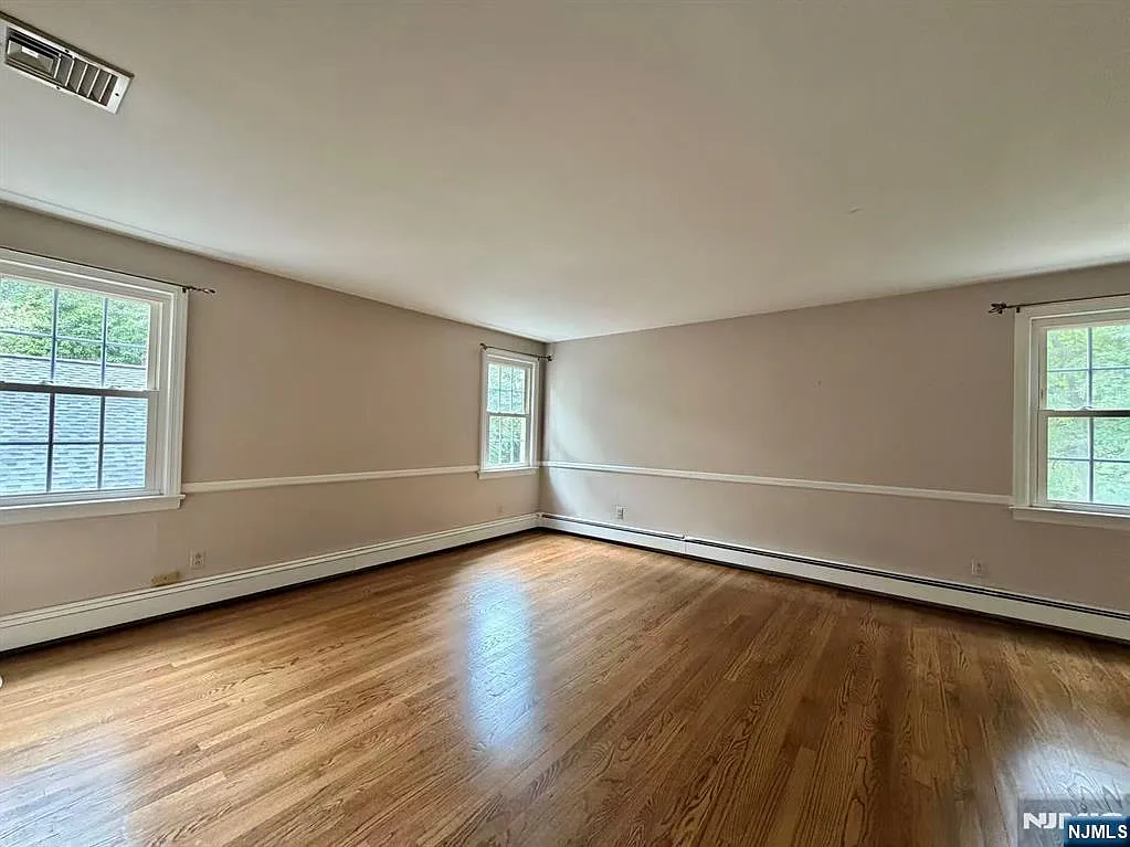 4 bed, 2.5 bath, $4,850 — Photo 4