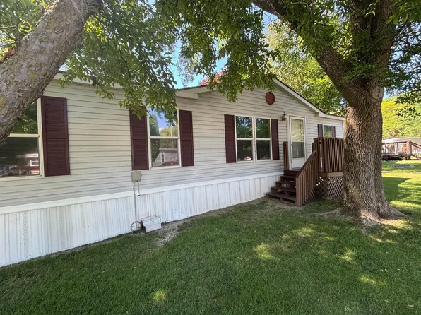 2126 3rd Ave NW Trailer 80, Owatonna, MN 55060