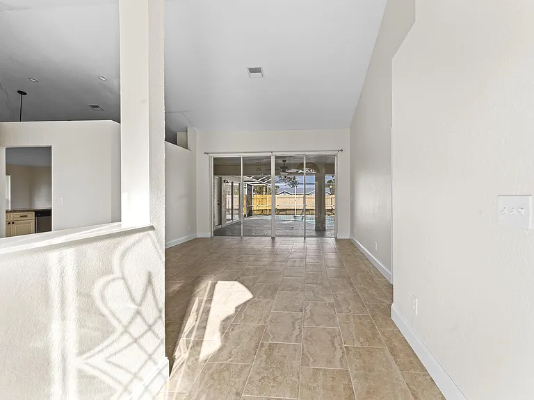2141 SW Bayshore Blvd — Photo 4