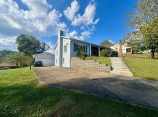 834 Parkersburg Rd, Spencer, WV 25276