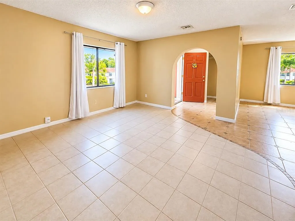 2 bed, 2.0 bath, 1361 sqft, $1,795 — Photo 4