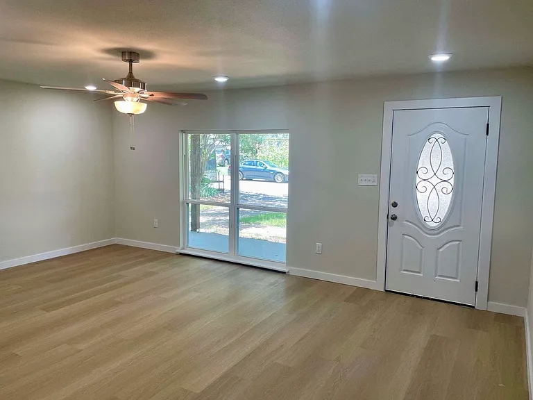 411 W Bluff St — Photo 3