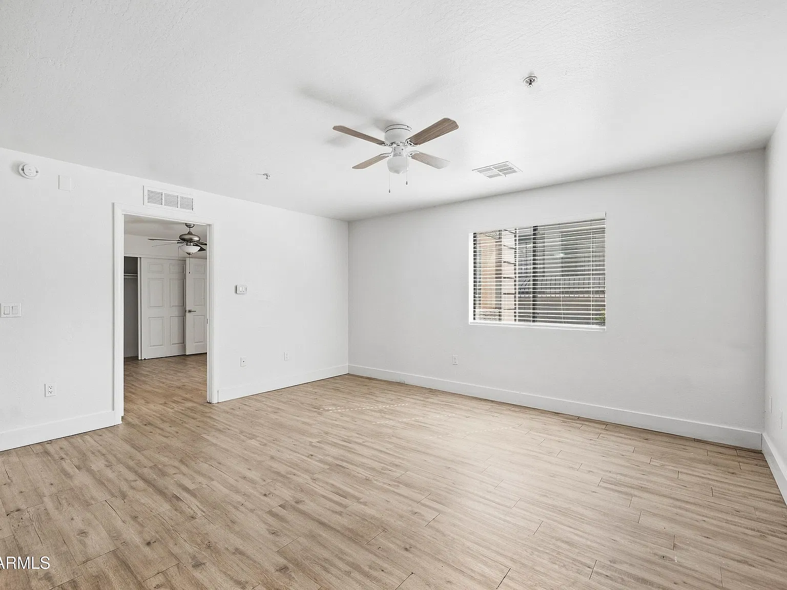 3 bed, 2.0 bath, 1064 sqft, $1,299 — Photo 3