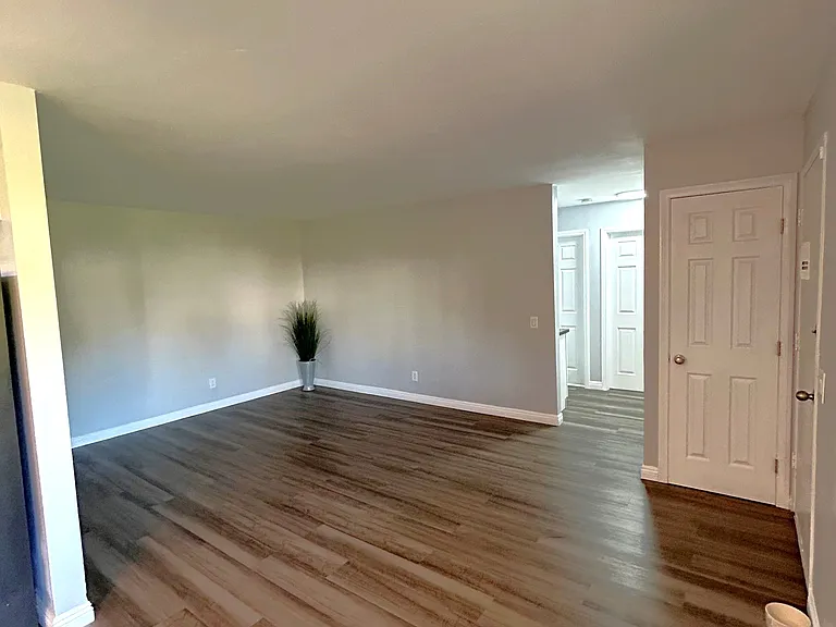 Vista Hills Apartments — Photo 12