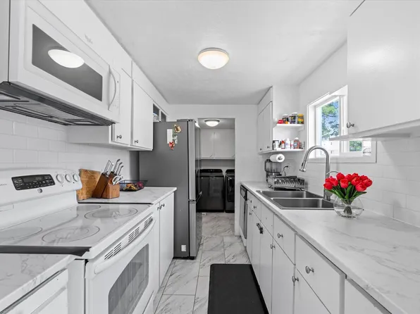 189 S 38th Ave #8, West Richland, WA 99353