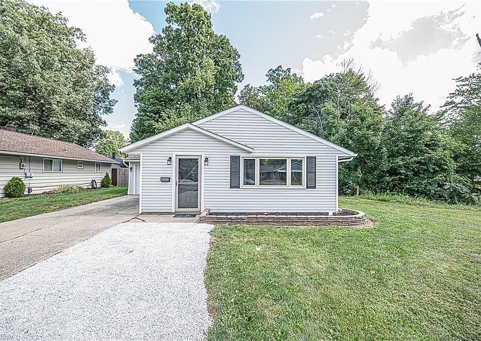 1st image of 4885 Robinwood Dr
