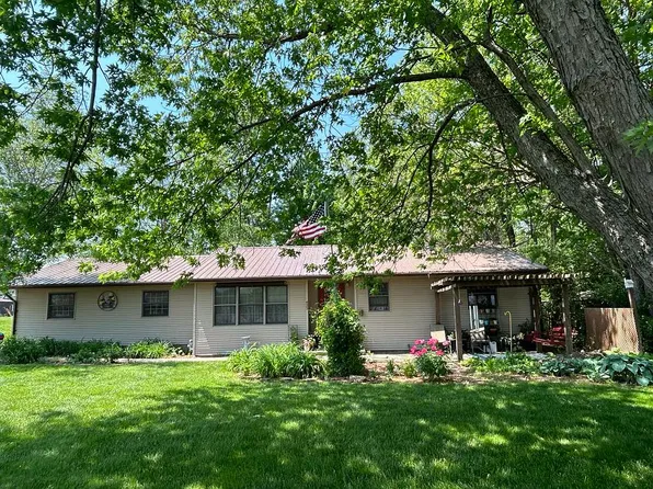 425 N State Route 180, Williamsfield, IL 61489