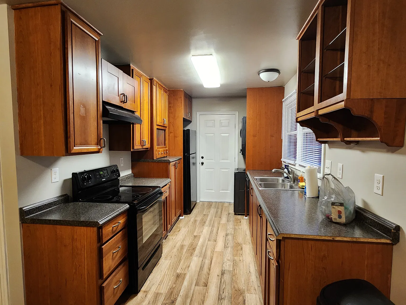 3 bed, 1.5 bath, 1232 sqft, $1,200 — Photo 4