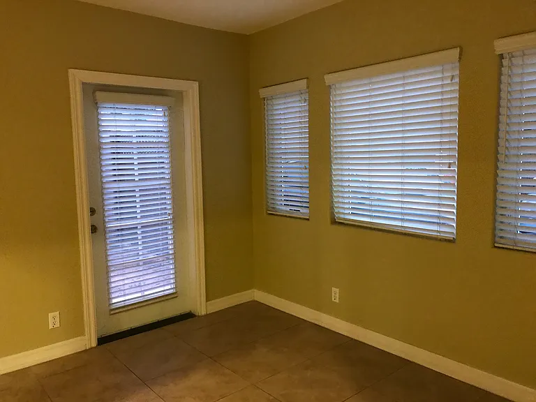 1334 S Grand Ave — Photo 23