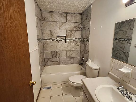 4th image of 1248 Redbluff Dr APT C