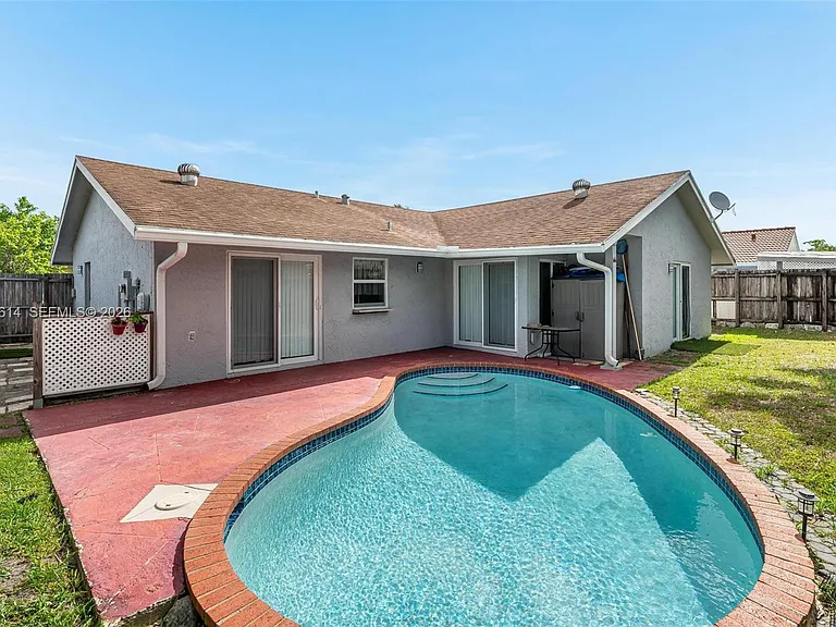 8250 SW 3rd Pl — Photo 24