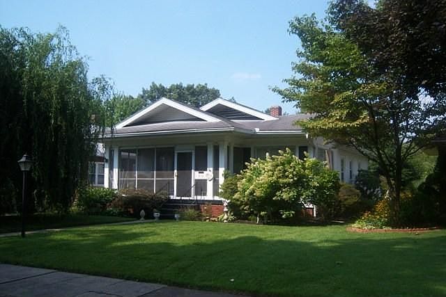1st image of 915 S Saint James Blvd