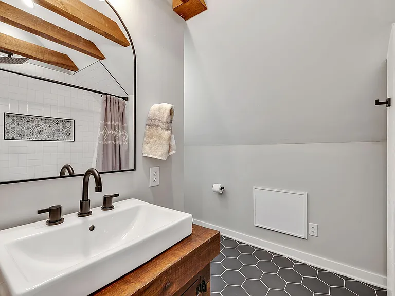 335 Dupont Ave — Photo 38