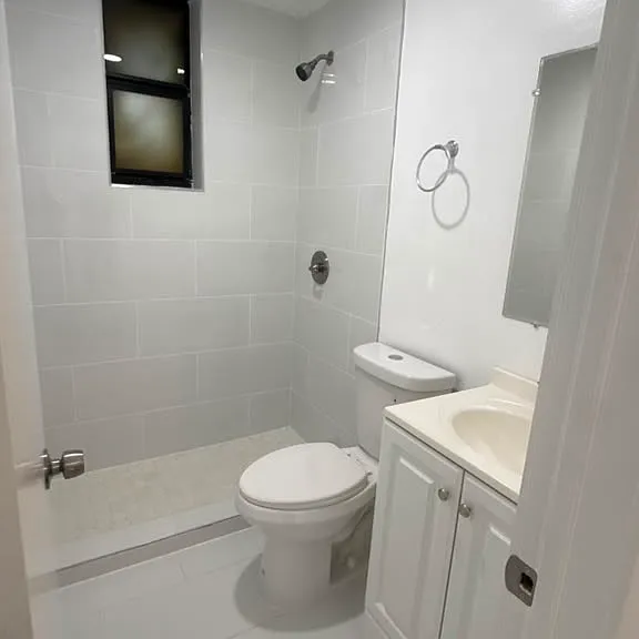 1637 SW 12th St #7 — Photo 3
