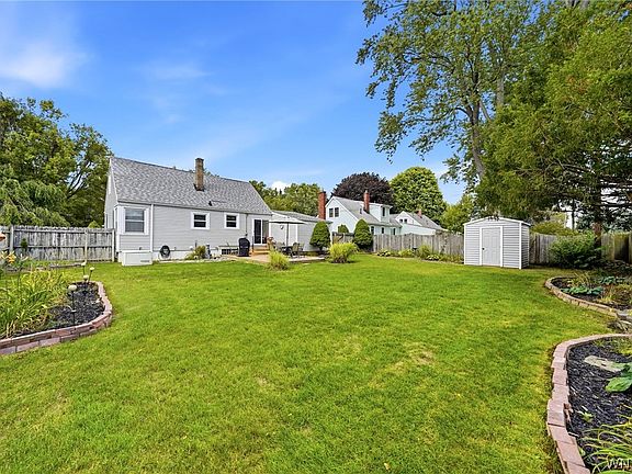 3rd image of 151 Cloverside Dr