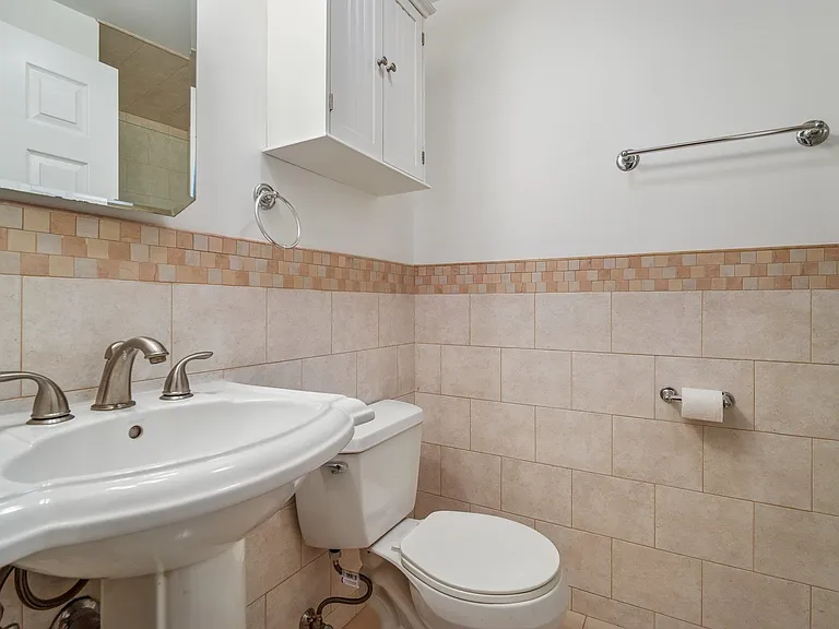 815 Willow Ave #2R — Photo 8