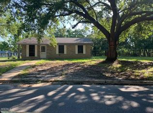 5012 Maid Marion Dr, Pascagoula, MS 39581