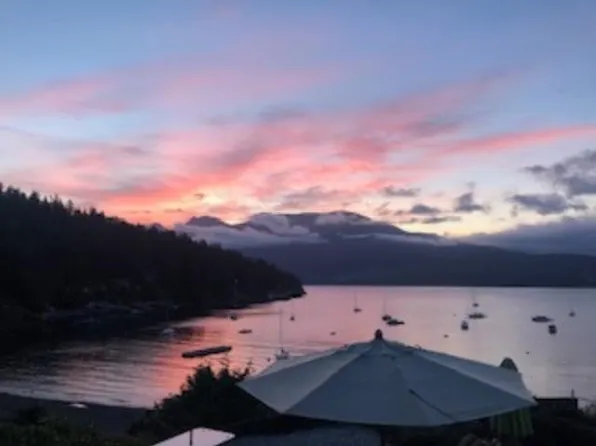 433 Senator Pl, Bowen Island, BC V0N 1G1