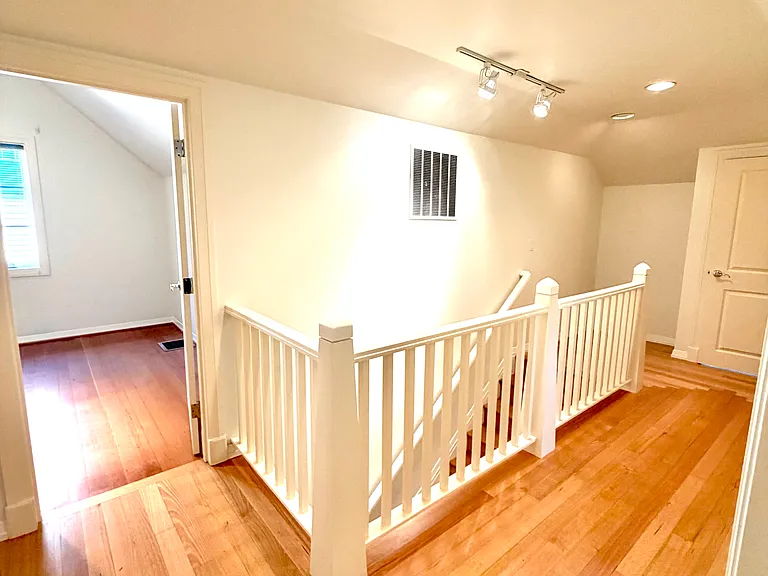 172 Middlecrest Rd — Photo 37