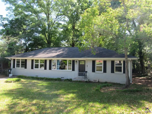 202 Springdale Dr, Warner Robins, GA 31088