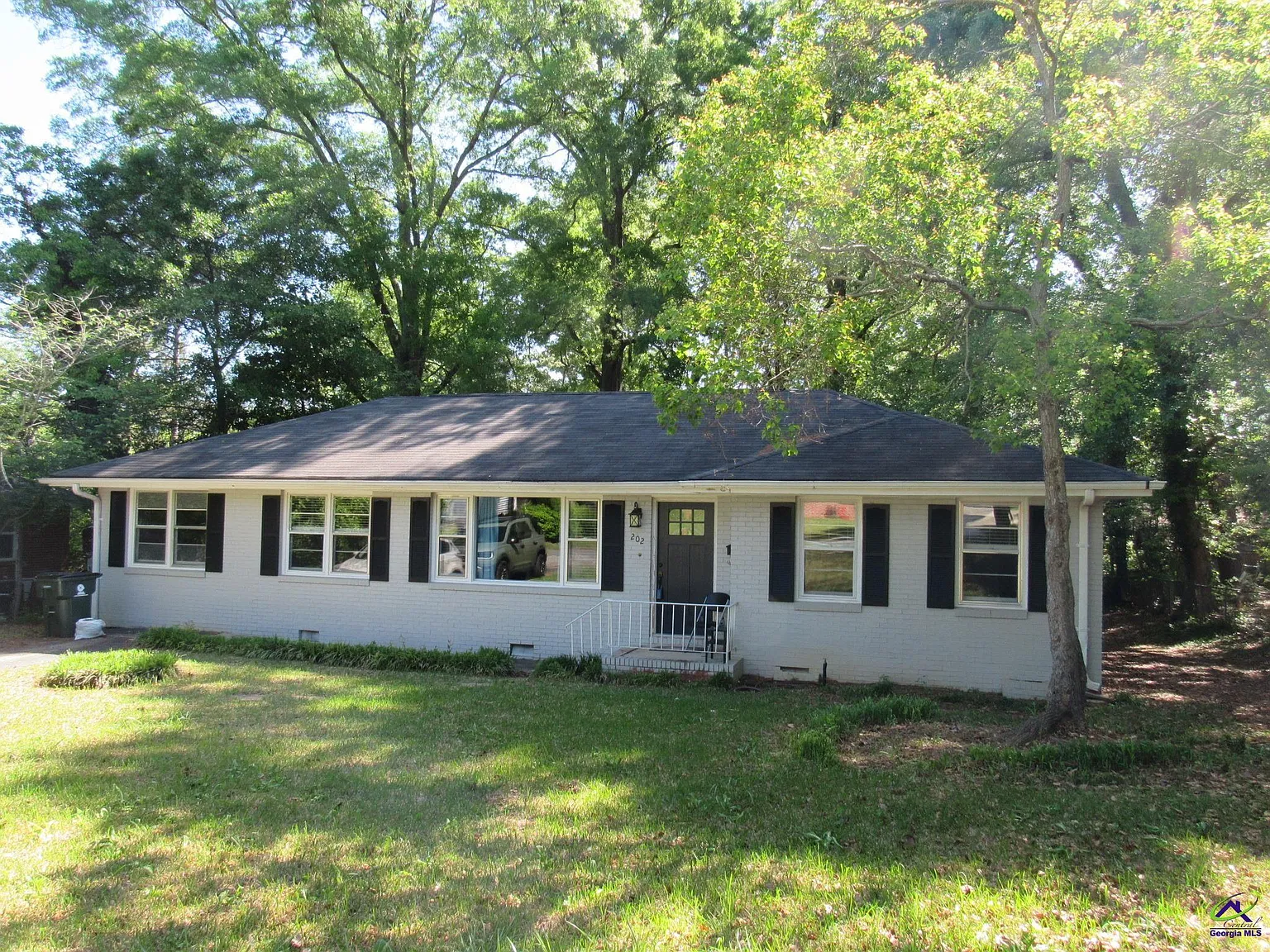 202 Springdale Dr photo 1
