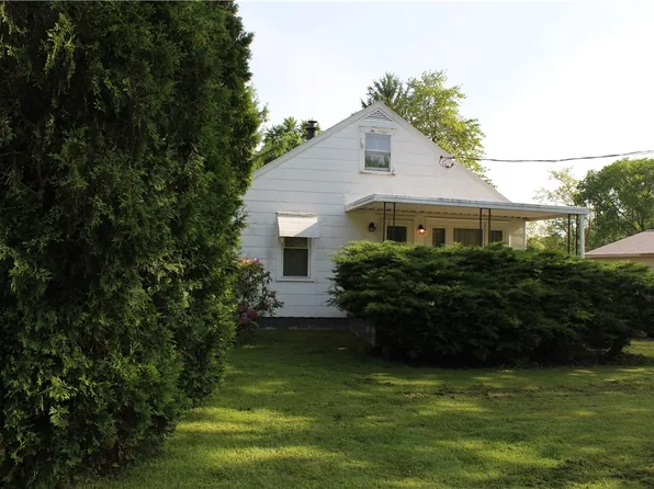 15 Mehard Ave, Grove City, PA 16127