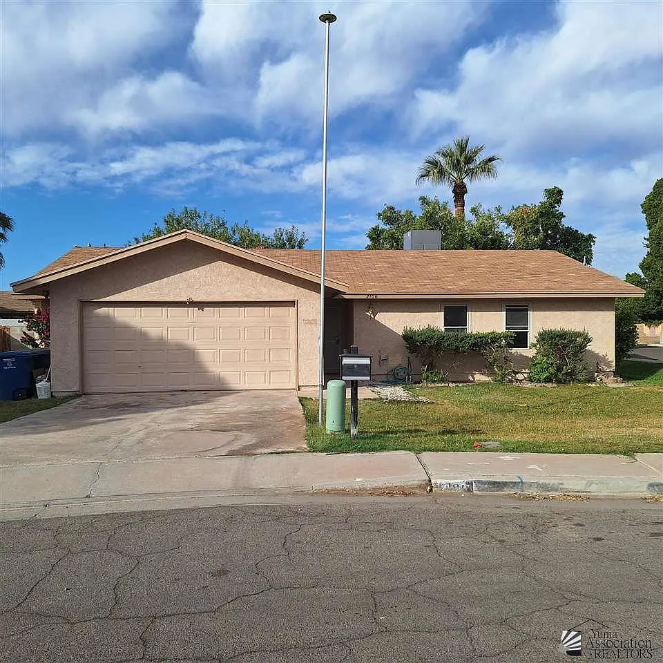 3 bed, 2.0 bath, 1981 sqft, $1,600 — Photo 1