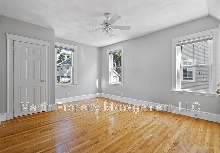 146 Beech St #1 — Photo 4