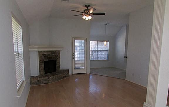 2nd image of 4404 Buena Vista Ln