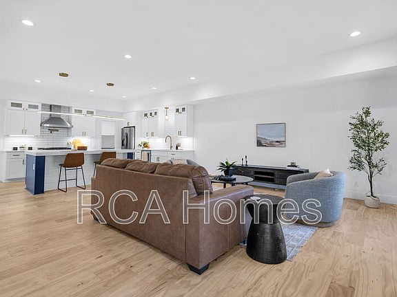4th image of 1225 Hoyt Ave