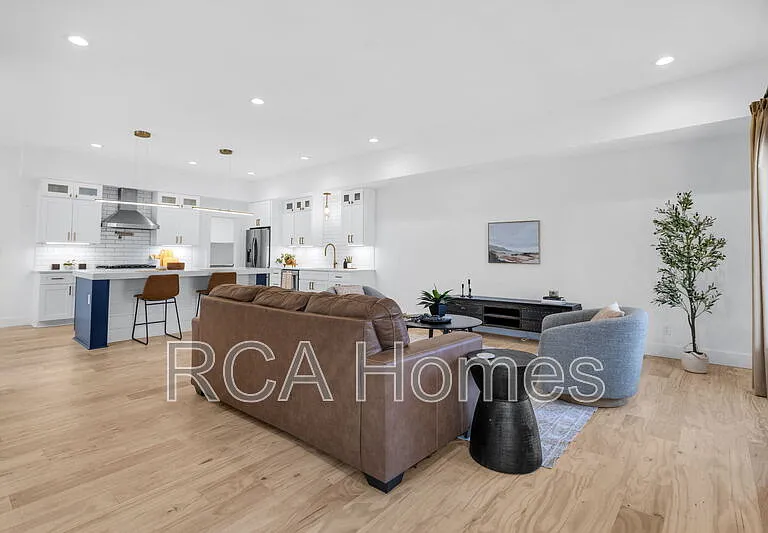 1225 Hoyt Ave — Photo 4