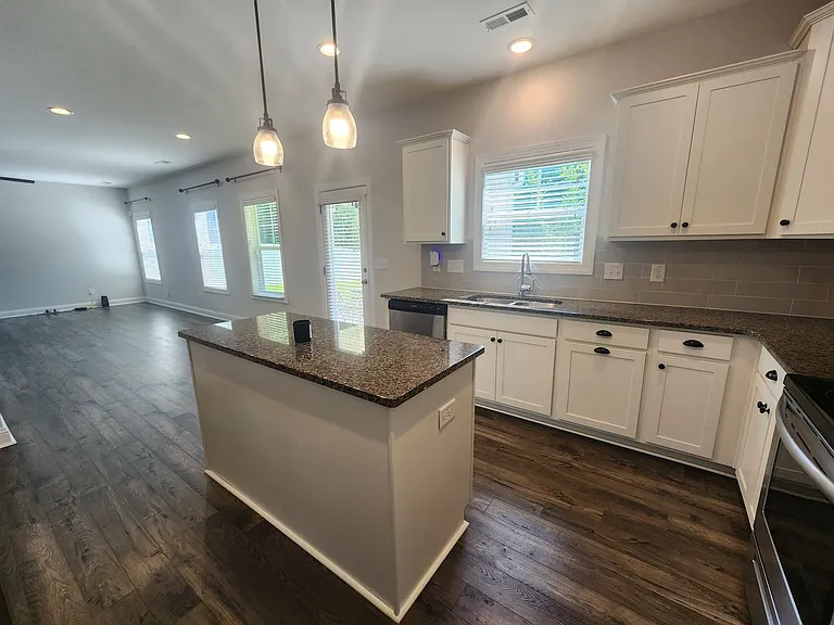 1808 Stackhouse Dr — Photo 9