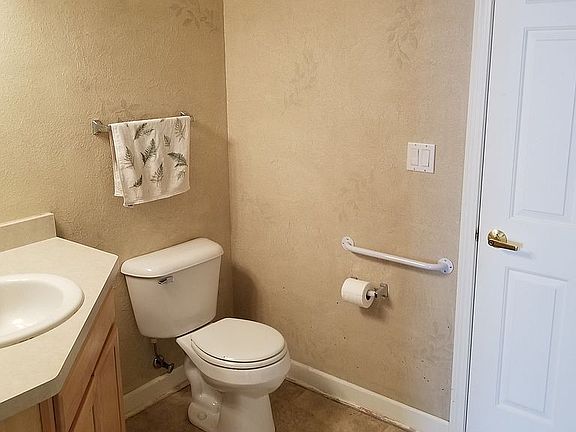 1st Floor Bath