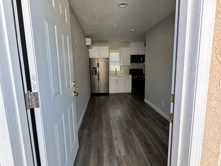 453 W Grevillea St #B — Photo 1