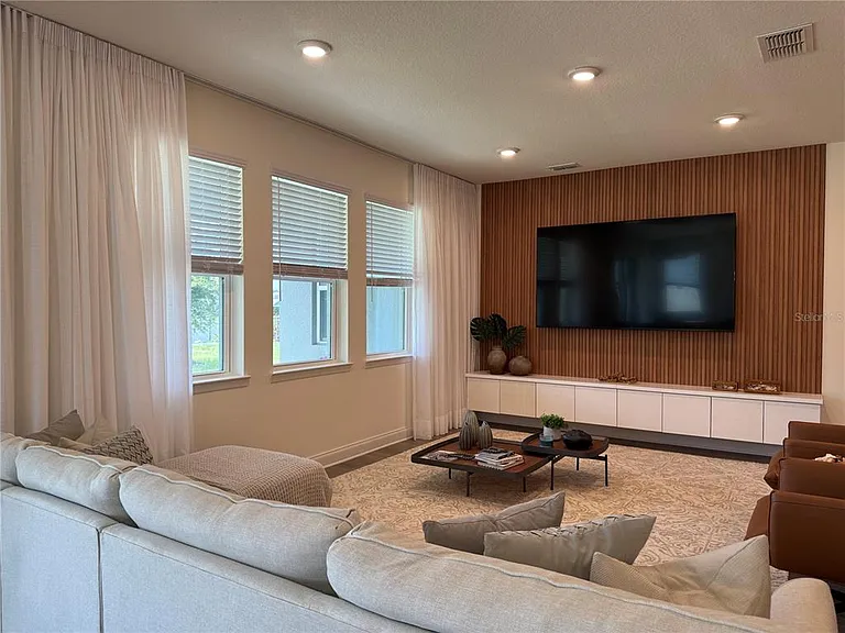 715 Blue Citrus Ln — Photo 27