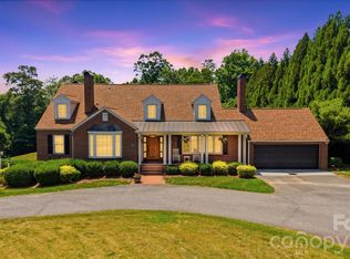 1013 14th Avenue Dr NW, Hickory, NC 28601