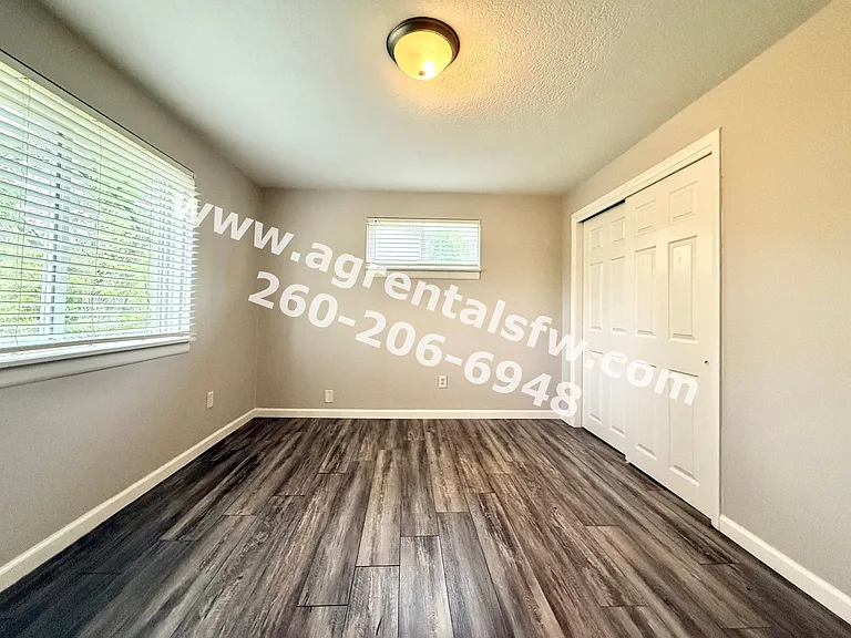 4917/4919 Northcrest — Photo 7
