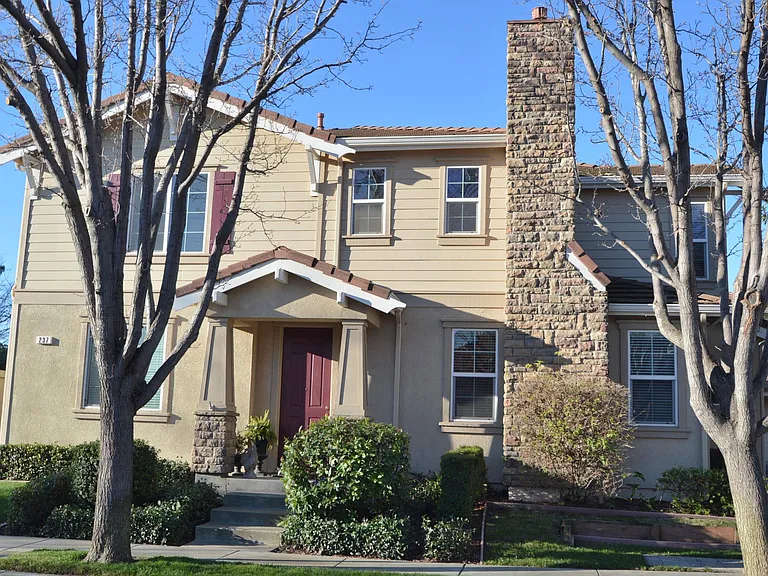 237 Blackstone Cmn — Photo 1