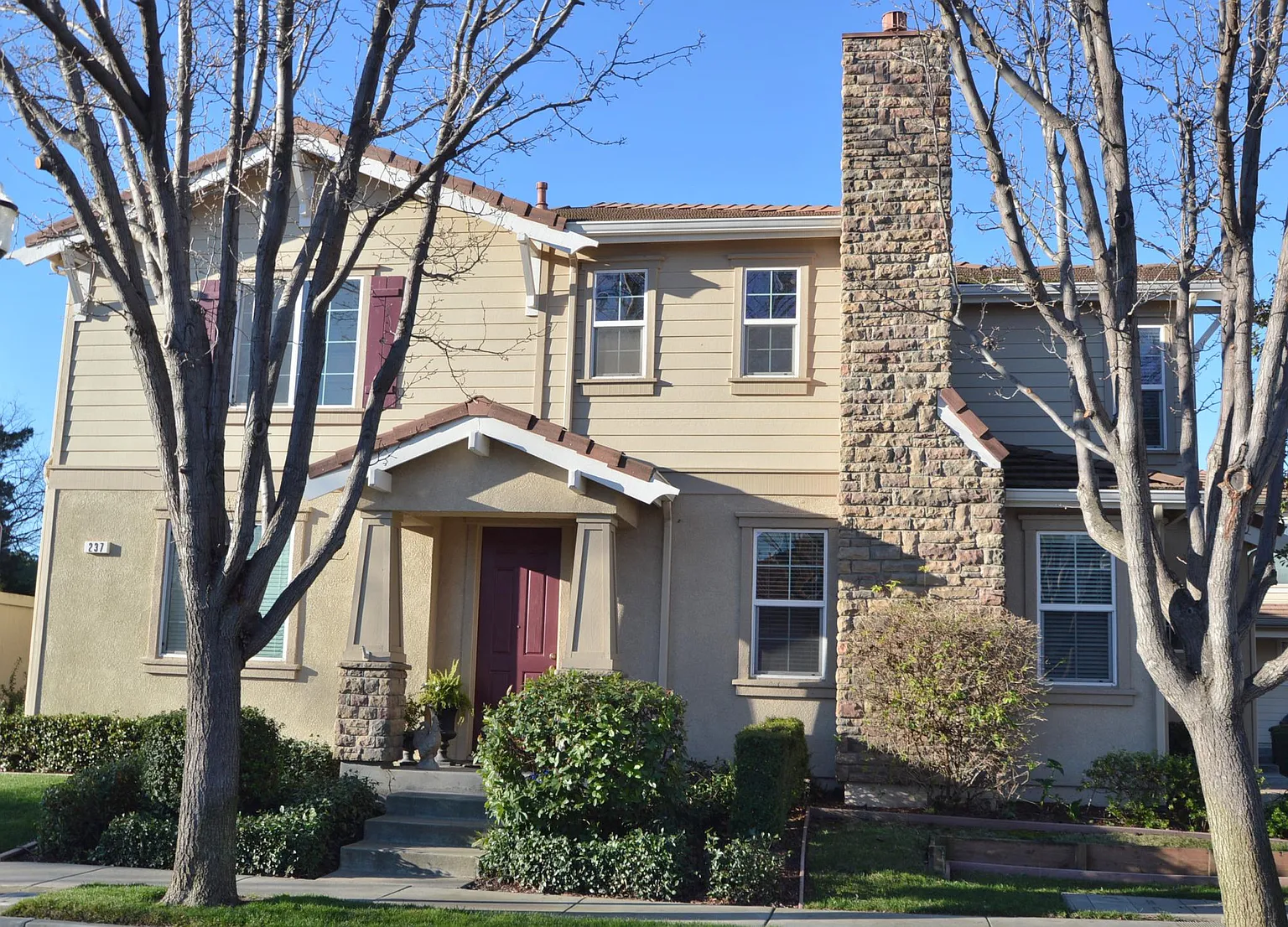 237 Blackstone Cmn photo 1
