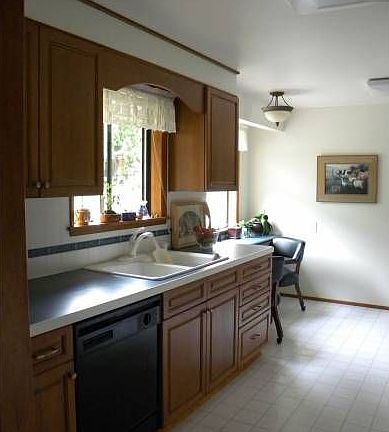 Sunny, Updated Kitchen