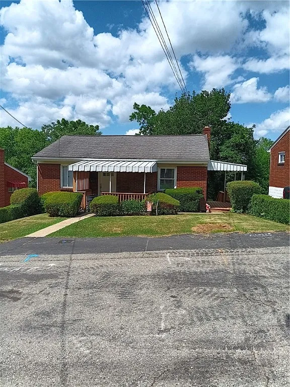 211 Dersam St photo 1