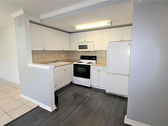 2nd image of 1638 Redwood St APT 3