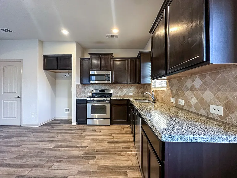 7206 Raphael St — Photo 3