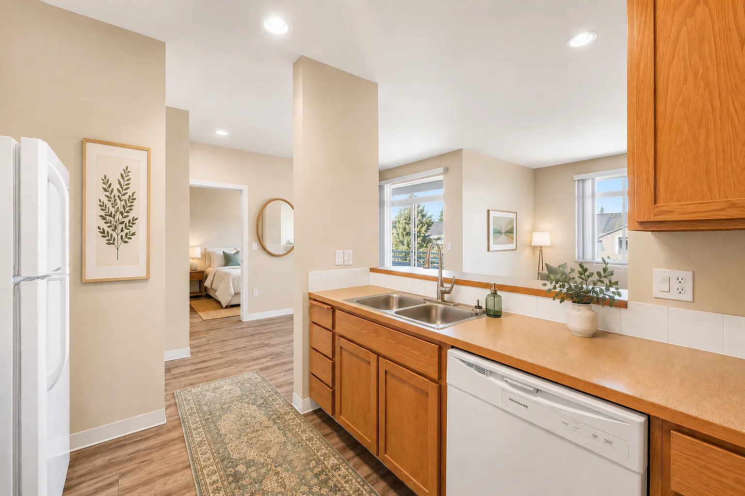 Ashton Apartments — Photo 4