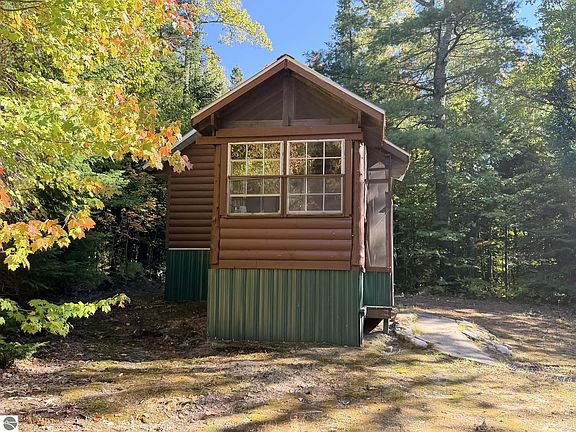 2nd image of 1690 Tower Rd